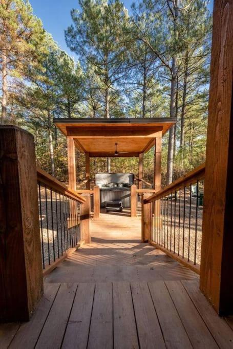The Blaylock Cabin, 2 King, Hot Tub, Pet Friendly! Holiday home *
