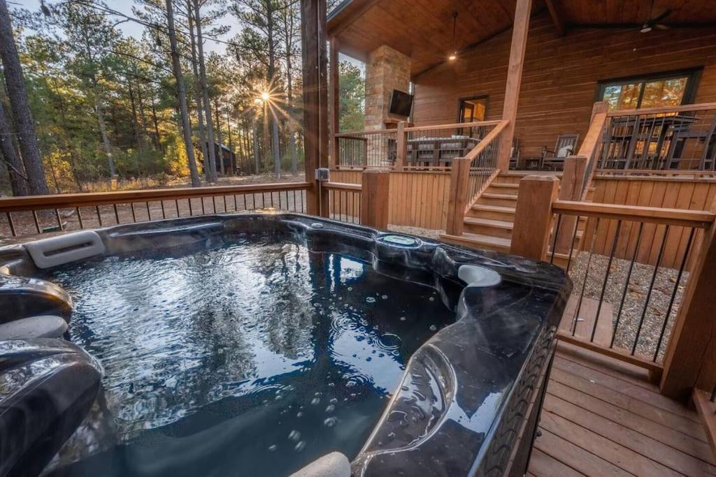 Holiday home The Blaylock Cabin, 2 King, Hot Tub, Pet Friendly! *