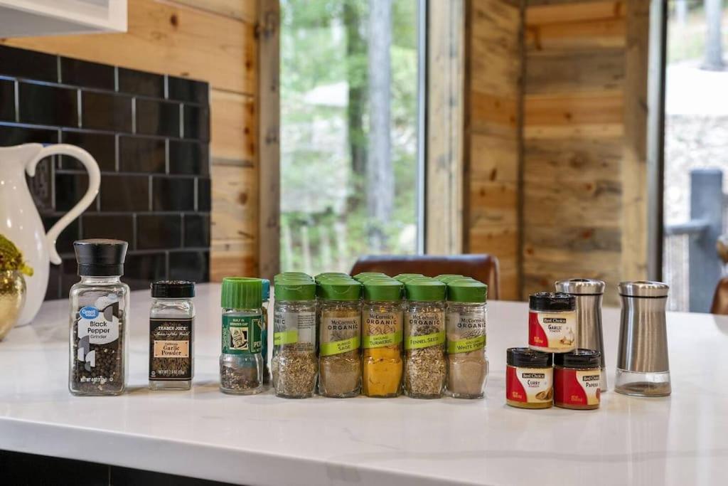 Holiday home The Blaylock Cabin, 2 King, Hot Tub, Pet Friendly! *