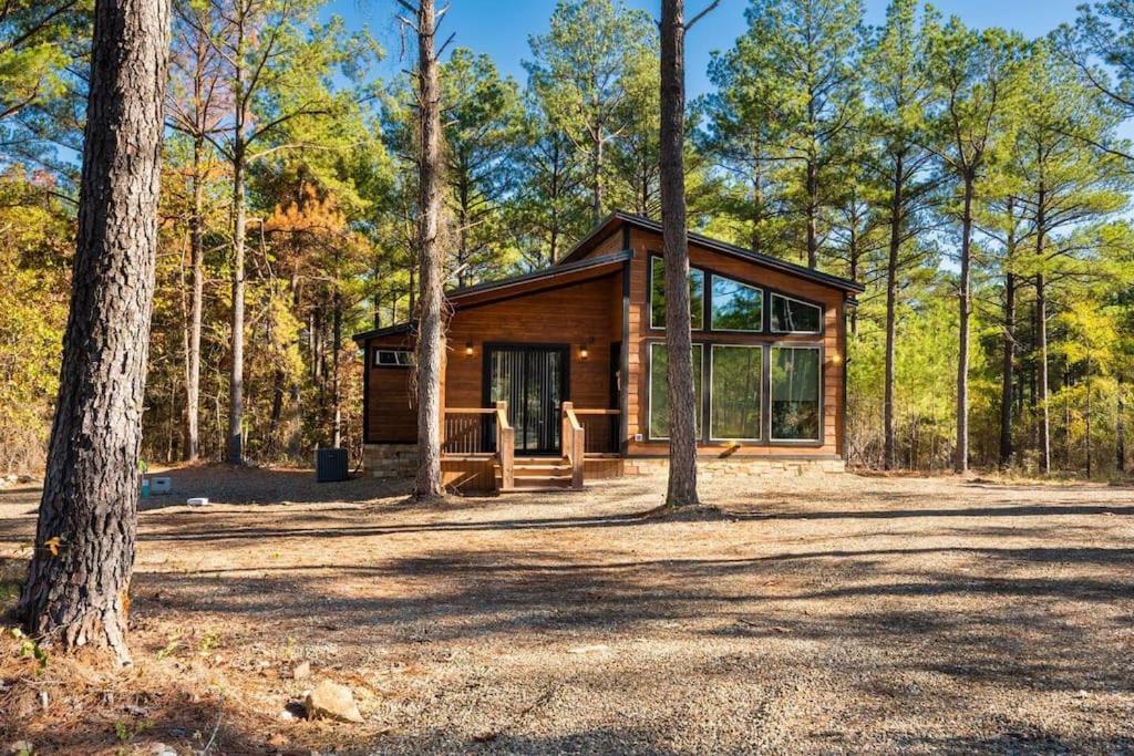 The Blaylock Cabin, 2 King, Hot Tub, Pet Friendly! Broken Bow